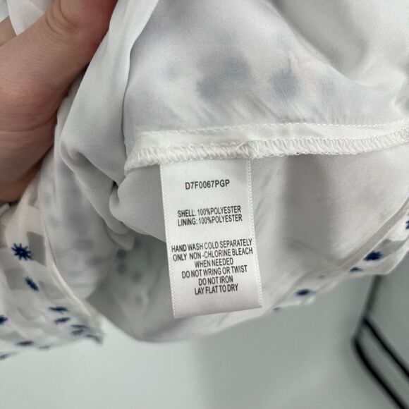 Boutique Devlin White Dress with Blue Embroidered Flowers Small tiered dress ruf - Picture 6 of 9